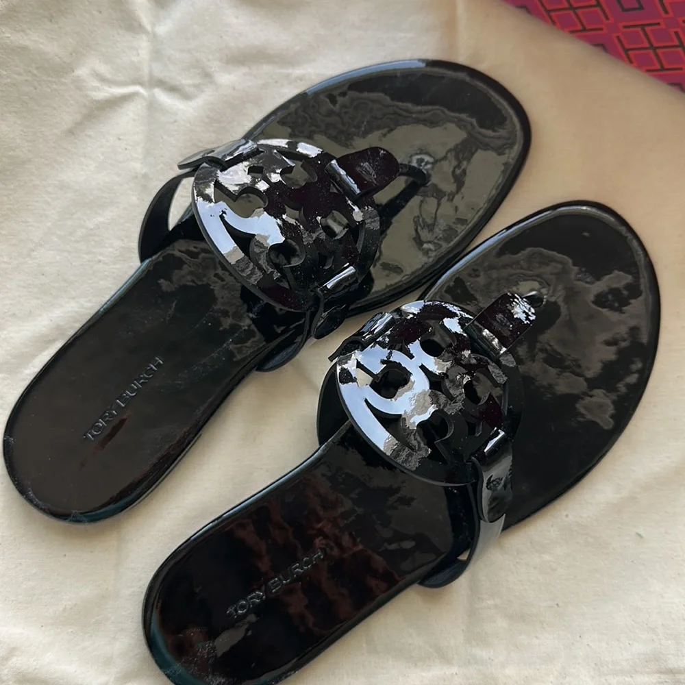 BRAND NEW Tory Birch sandals - Picture 2 of 3